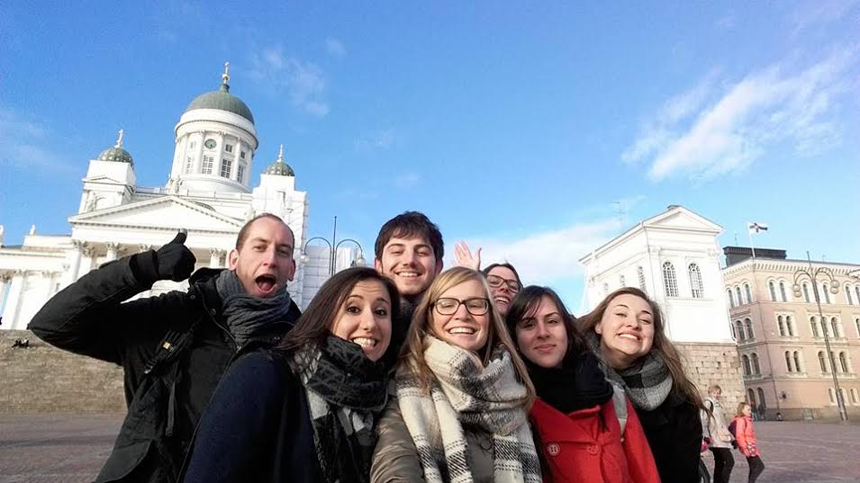 Selfie com amigos na Catedral de Helsinque, capital da Finlândia