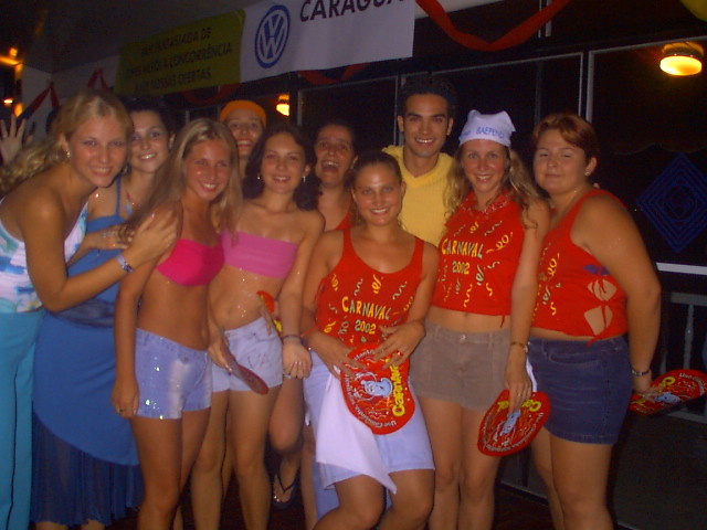 Túnel do Tempo: fotos dos bailes de Carnaval do C.A. Baependi em 2002 - parte 1