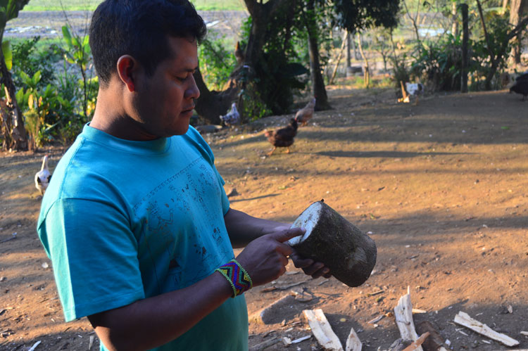 O entrevistado, cacique Ronaldo, guarani da aldeia Tiaruju, na localidade vizinha de Piraí