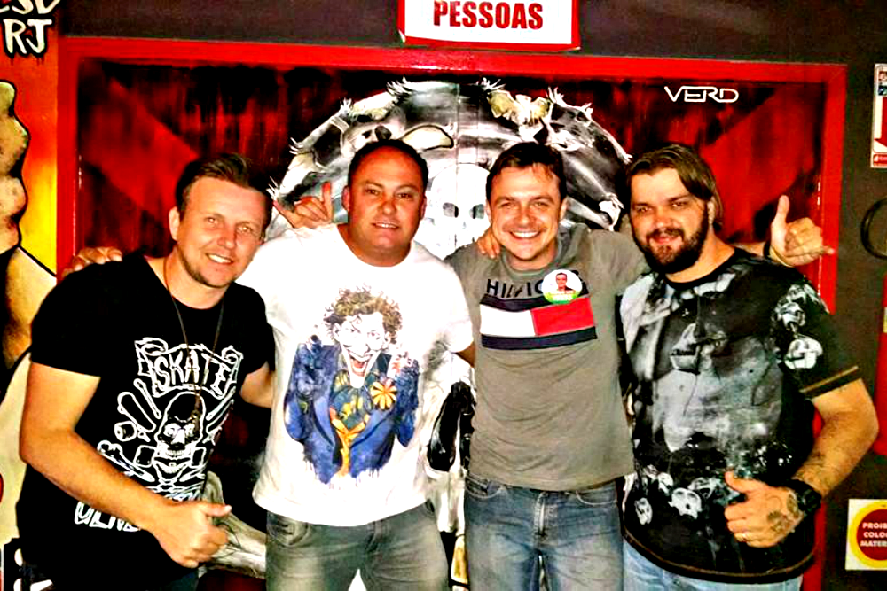 A União Pró Rock, formada por Leo Lima, Marco Taroni, Charles Lux e Acácio Dalsochio que agitam a vinda do show da Banda Sepultura prá Jaraguá