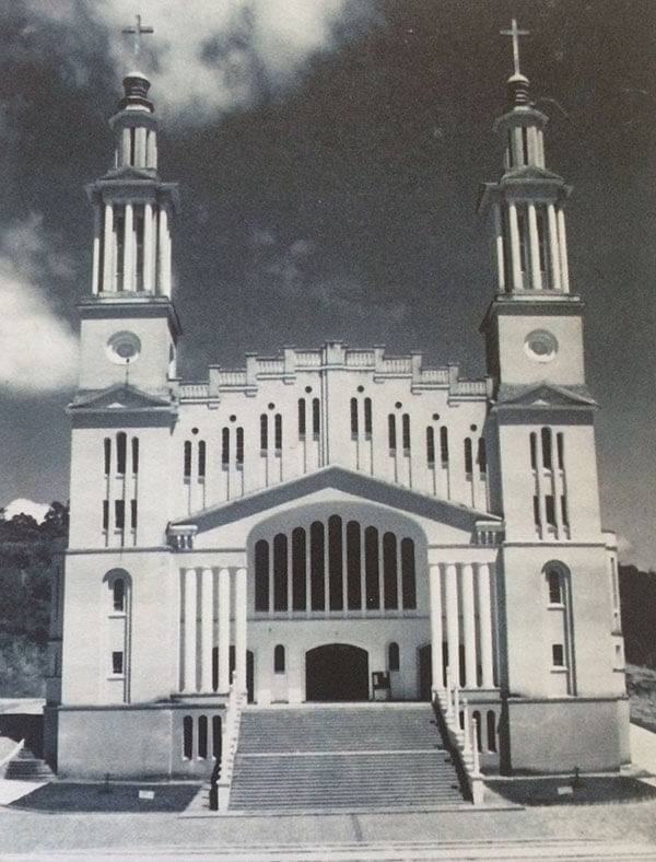 A igreja matriz São Sebastião após o término da obra em 1962. Fonte: Acervo Paróquia São Sebastião.