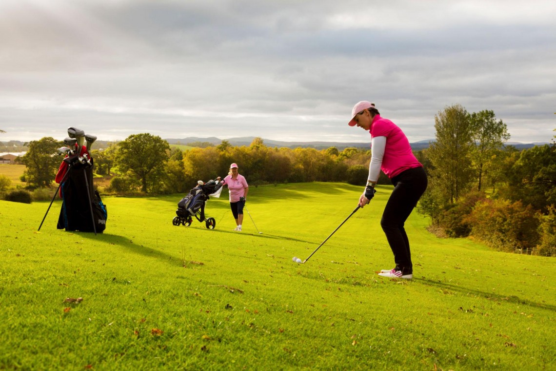 O golfe é um esporte para todas as idades e gêneros | Foto: Divulgação