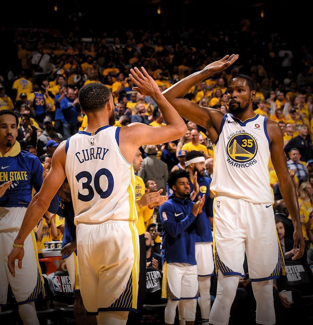 Curry desequilibra em segundo tempo monstruoso e Durant mantém eficiência em massacre sobre os Rockets