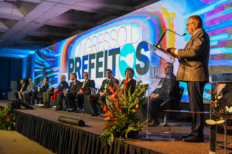 Congresso de Prefeitos em Florianópolis valoriza produtos de SC