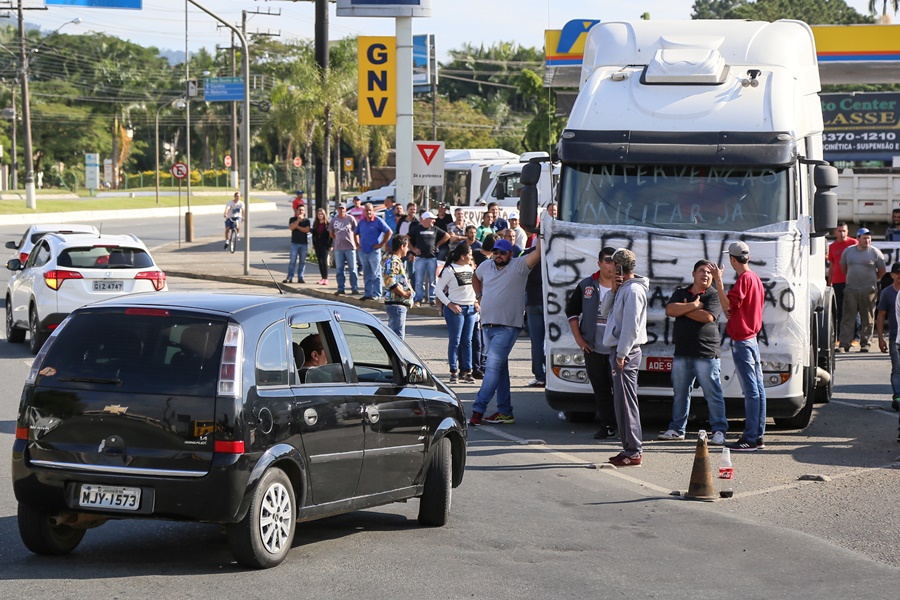 Paralisação dos caminhoneiros, no fim de maio, afetou abastecimento de insumos na região | Foto Eduardo Montecino