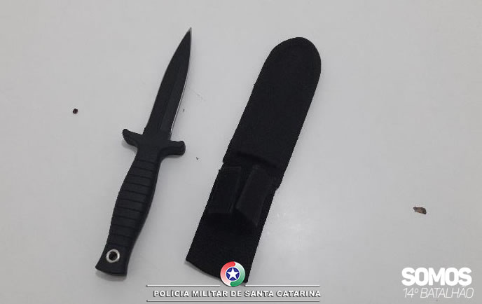 Homem utilizou punhal para ameaçar a vítima | Foto: 14º BPM/Divulgação