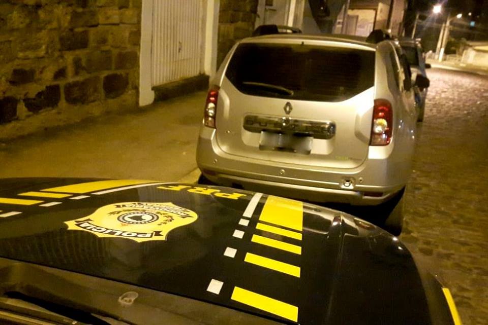 Renault Duster roubado em Rio Grande do Sul e que circulava clonado | Foto PRF/Divulgação