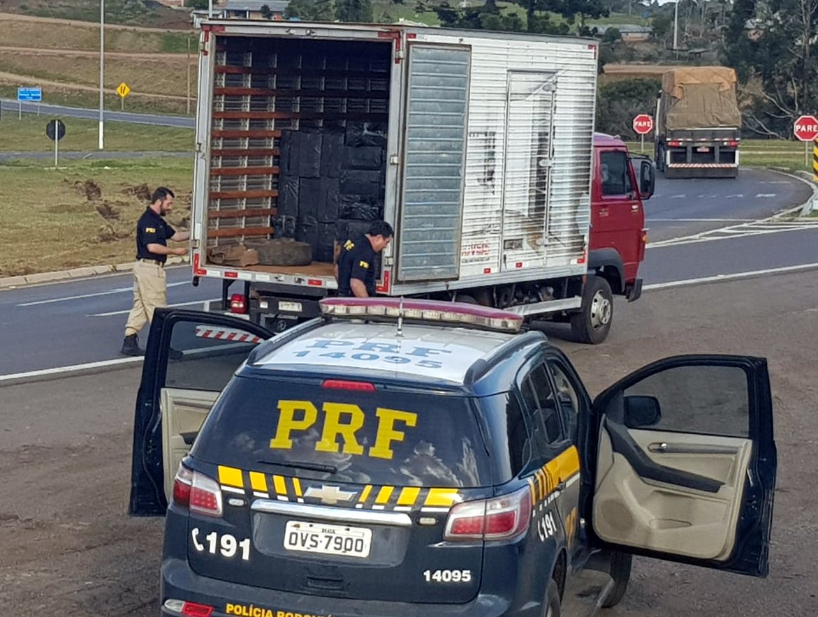 O baú e a carga, avaliada em 350 mil reais, foram encaminhados à Receita Federal de Joaçaba | Foto Divulgação/PRF