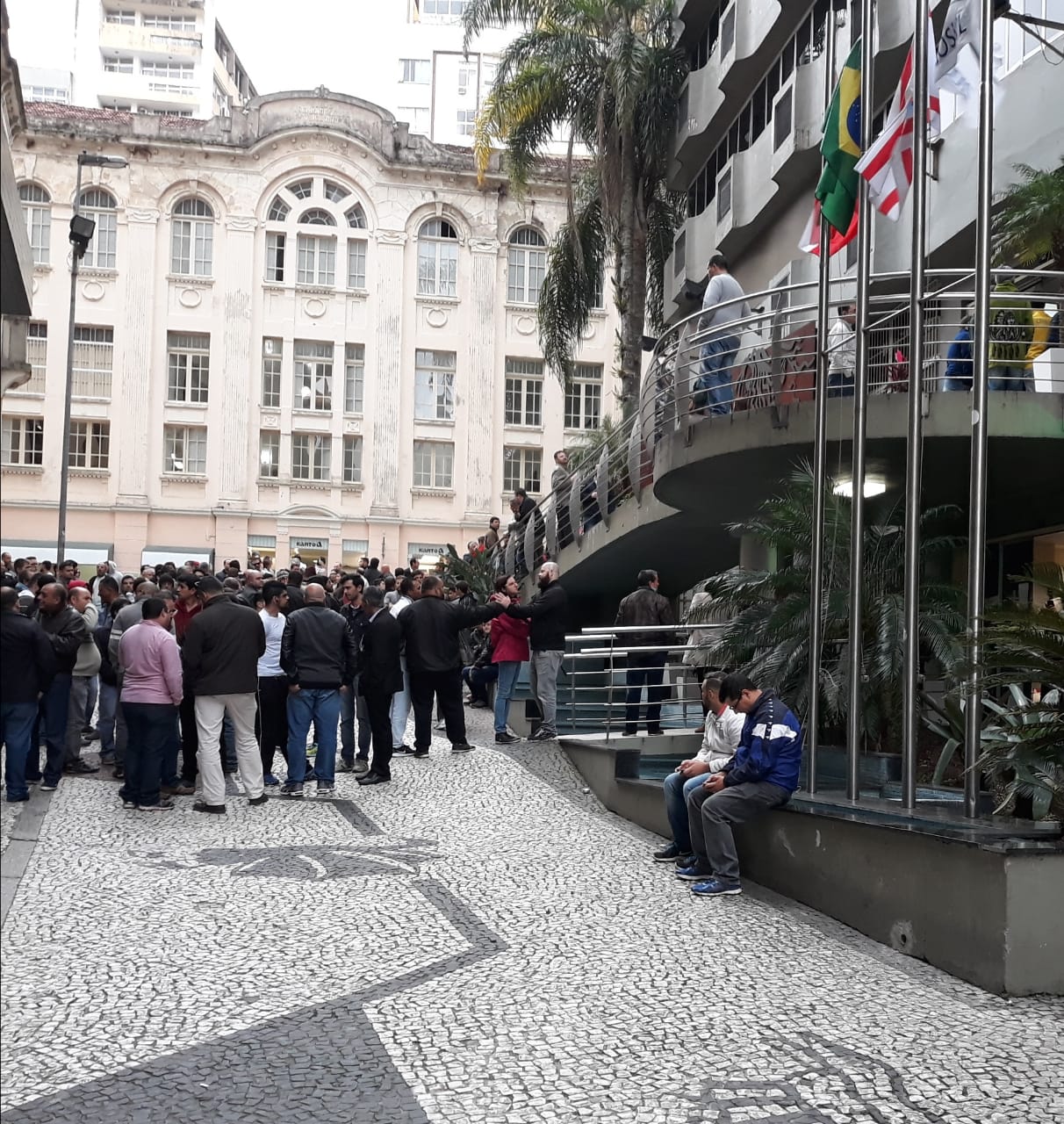 Taxistas e uberistas foram até a Câmara de Vereadores de Florianópolis nesta terça-feira | Foto Ewaldo Willerding