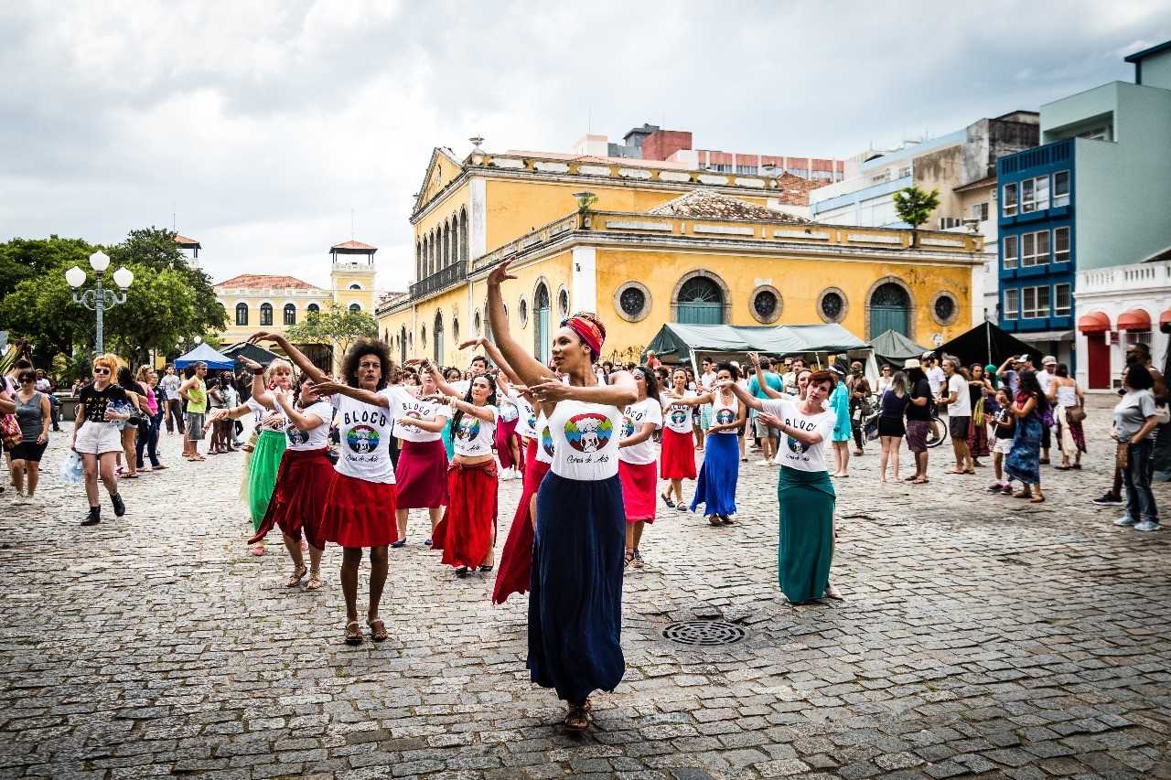 No sábado (18) será vez de samba-reggae e as batidas ritmadas do Ensaio do Bloco Cores de Aidê | Foto/Divulgação