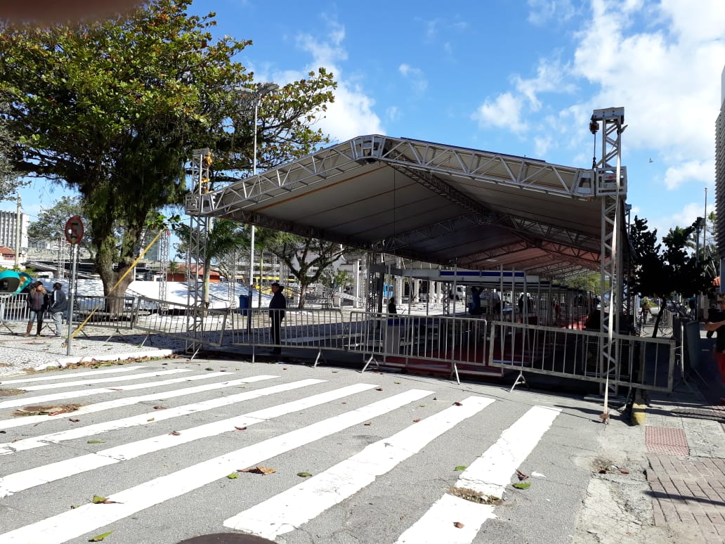 Estrutura da Fenaostra foi montada na Praça Fernando Machado | Foto Ewaldo Willerding/OCPNews