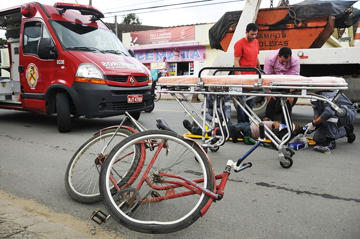 Acidente envolvendo ciclista e moto no bairro Vila Nova | Foto Arquivo OCP News
