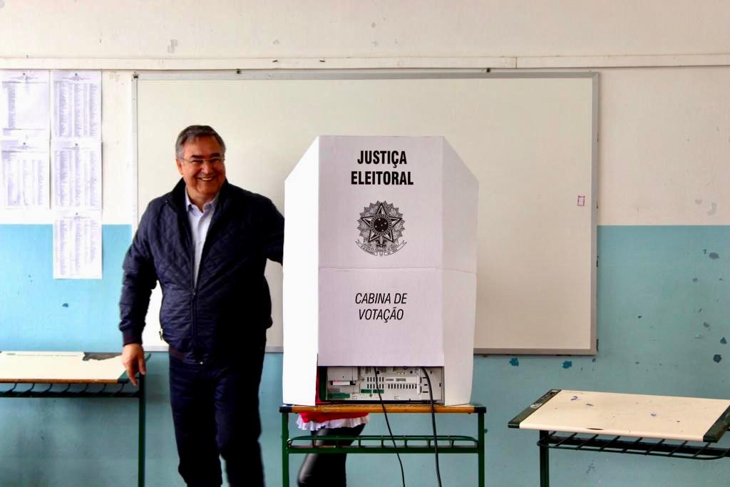 Ex-governador Raimundo Colombo votou em Lages | Foto Divulgação 