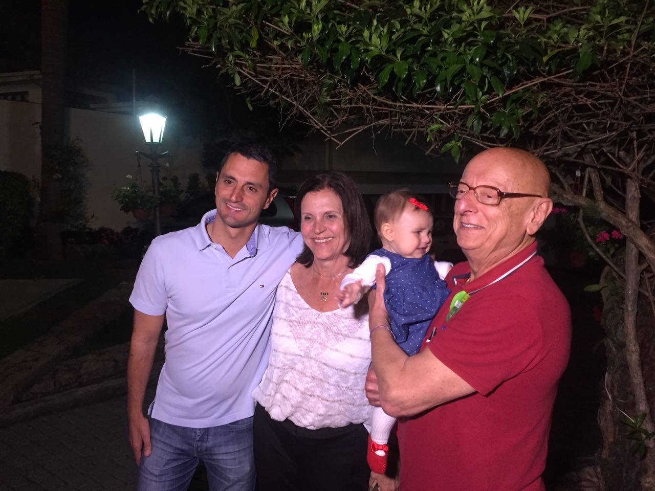 João, Angela e Esperidião, com a netinha Catarina no colo, na festa dos Amin | Foto Divulgação
