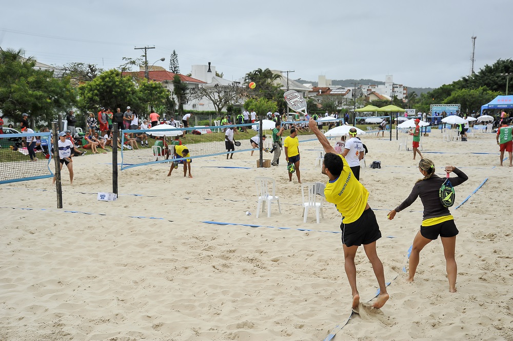 Quadras de areia do Jurerê Sport Center recebem a elite do Beach Tennis no Brasil | Foto Hermes Bezerra/Divulgação