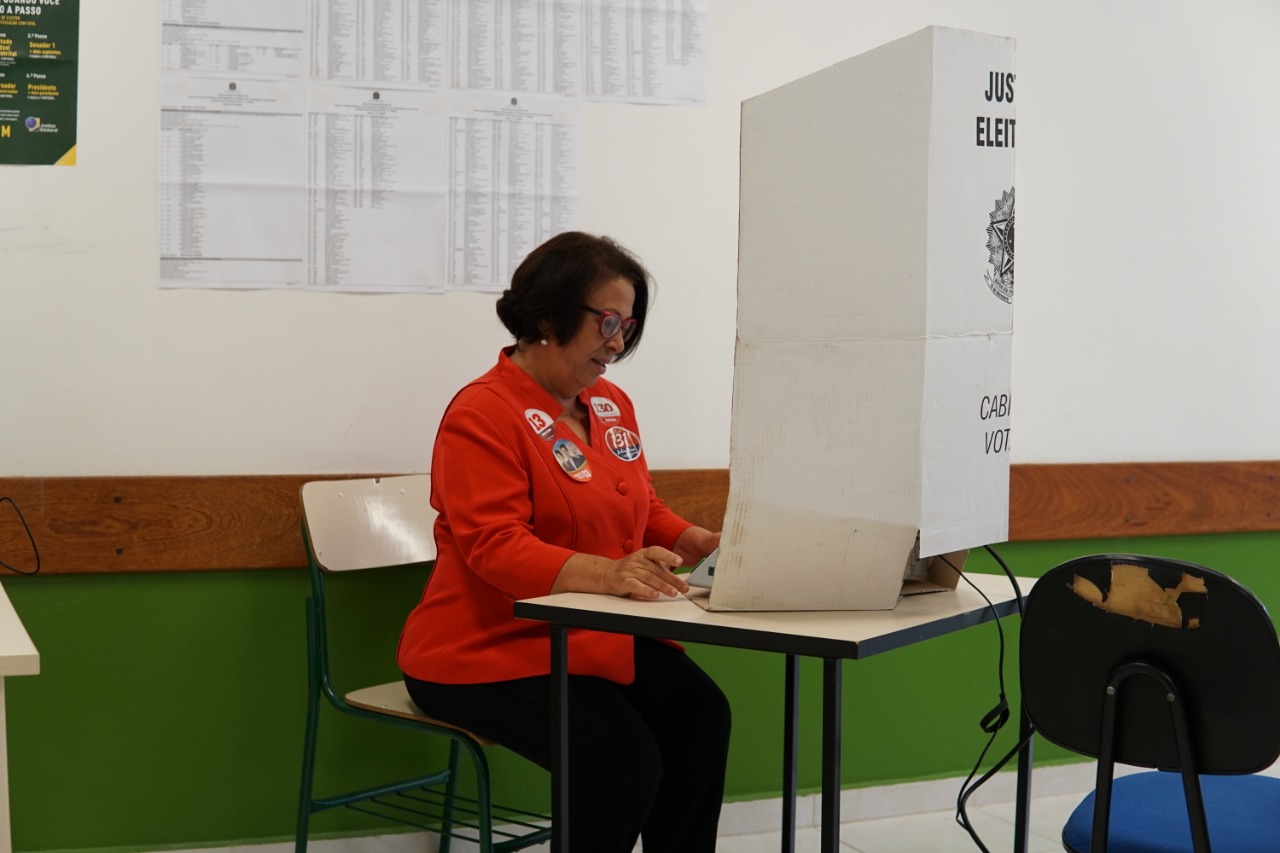 Ex-sanadora Ideli Salvatti votou na seção número 13 no IFSC | Foto Divulgação