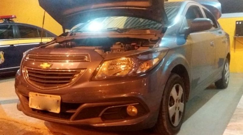 Chevrolet Prisma com registro de furto/roubo e que transitava clonado foi recuperado pela PRF | Foto PRF/Divulgação
