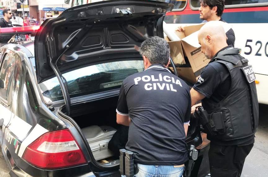 Polícia apreende objetos usados no golpe do “book fotográfico” em Porto Alegre | Foto Polícia Civil