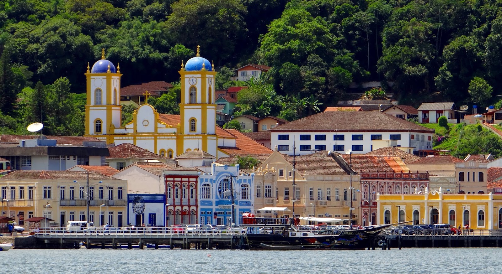Além das belas praias, São Chico chama atenção pelas construções históricas | Foto: Celetur Turismo
