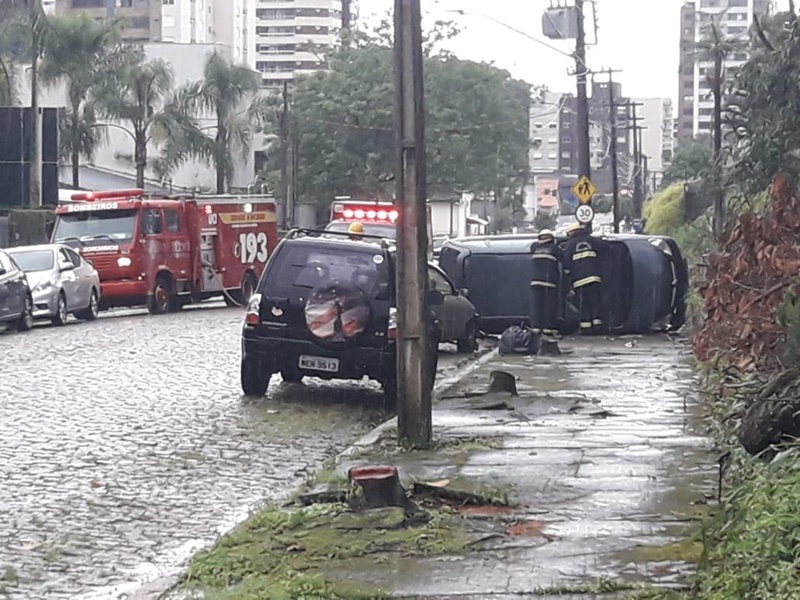Grave acidente aconteceu na tarde de sexta-feira (30) na região central | Foto: Divulgação