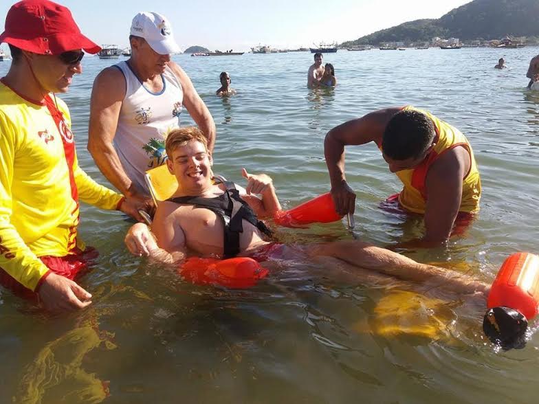 Jaraguaense Luiz Alberto Chicatto teve a oportunidade de dar o seu primeiro mergulho no “fundo da praia” em janeiro de 2017 | Foto Arquivo OCP