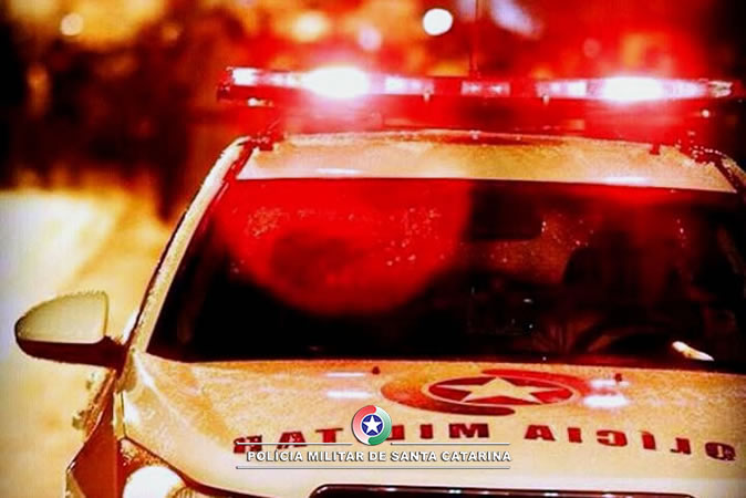 Homem é detido por dono de carro durante tentativa de furto em Jaraguá do Sul
