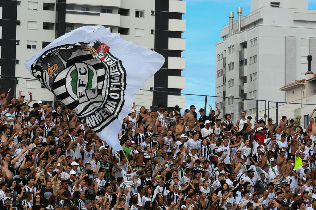 Torcedores do Figueirense apostam na volta para a elite | Foto Hermes Bezerra/FFC