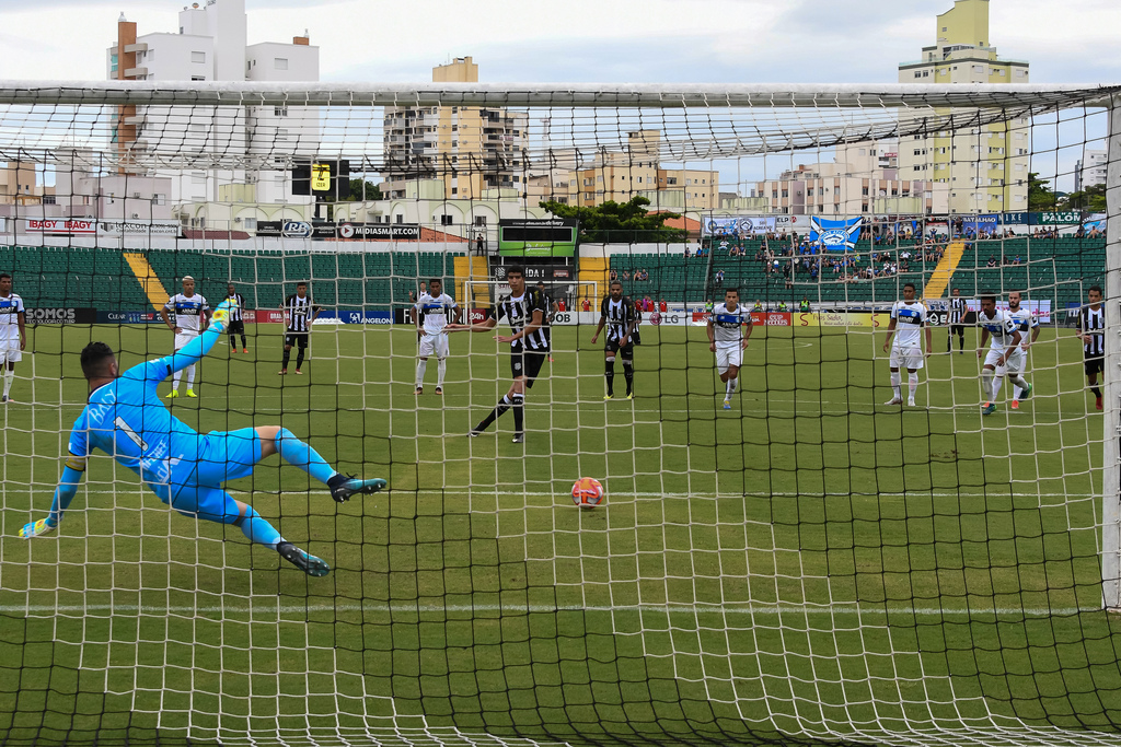 Rubens fez um dos gols na vitória do Figueira sobre o Tubarão | Foto Hermes Bezerra/F.F.C.