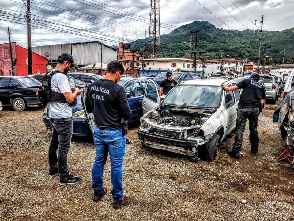 IGP realizou perícia em veículo com registro de furto em Joinville | Foto: Fábio Junkes/OCP News