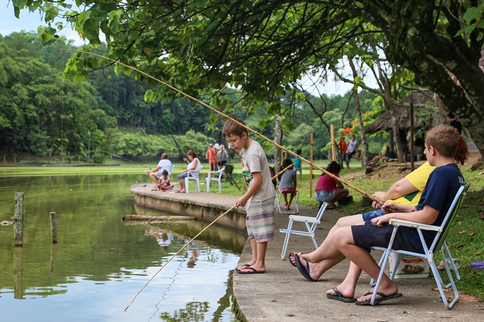 Muitas crianças foram pescar no Parque Malwee | Foto Eduardo Montecino/OCP News