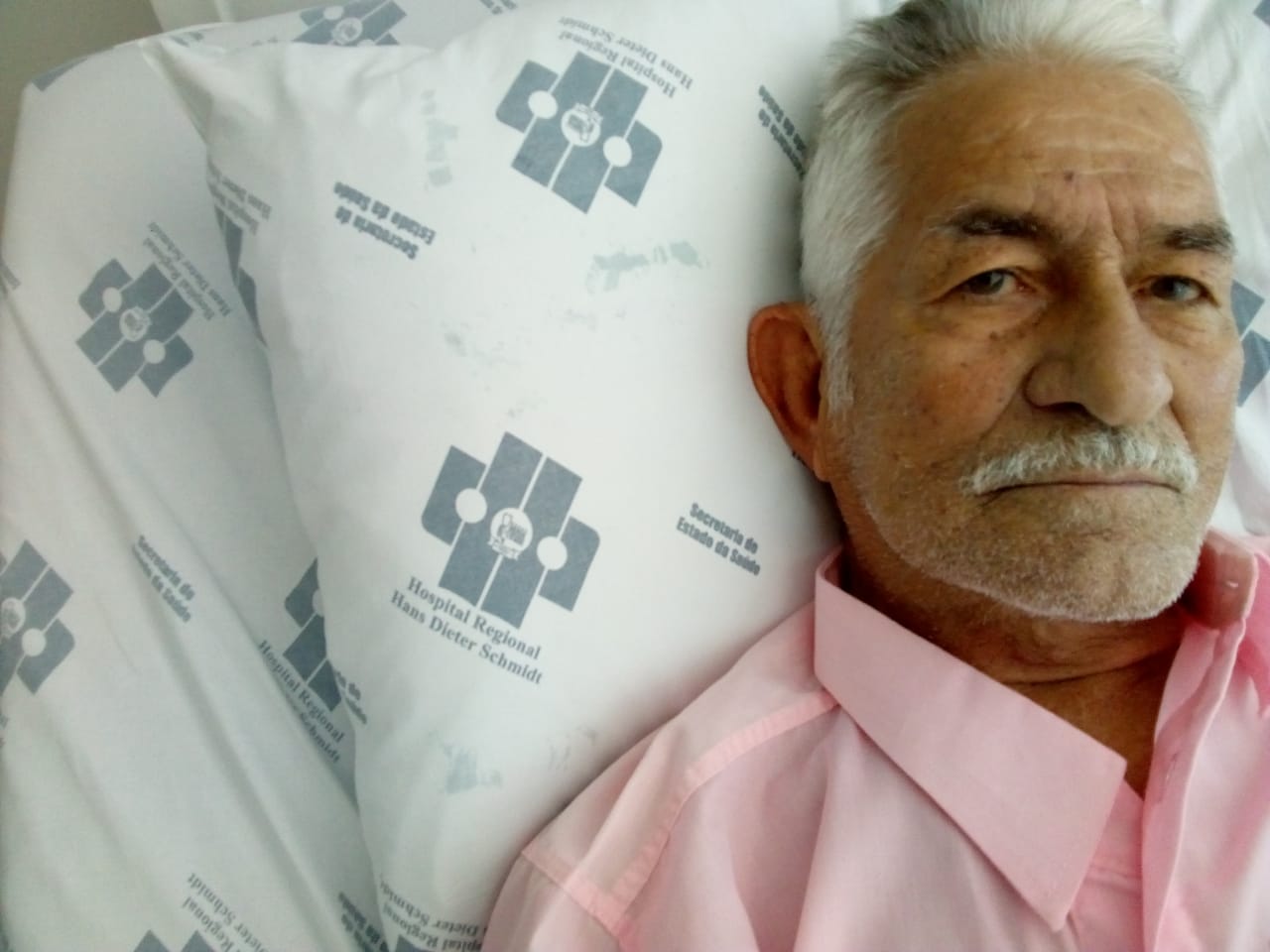 Seu Sebastião, 72 anos, está com um tumor no pulmão e segue internado no Hospital Regional Hans Dieter Schmidt | Foto Divulgação