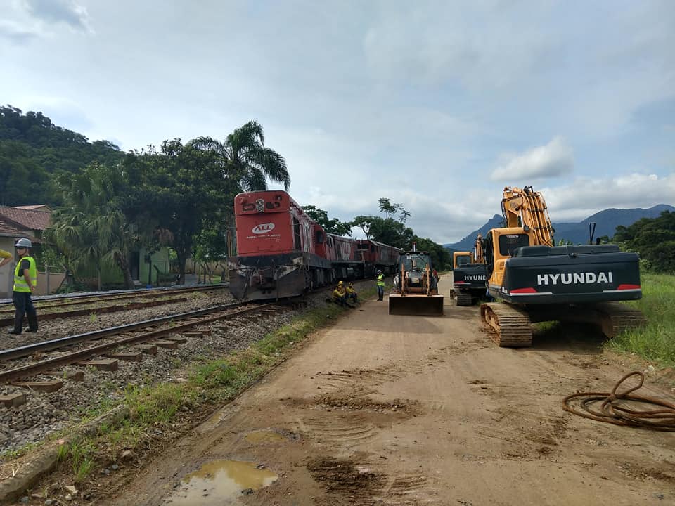 Incidente com locomotiva ocorreu na tarde desta sexta-feira | Foto Gilberto Baldin/Divulgação