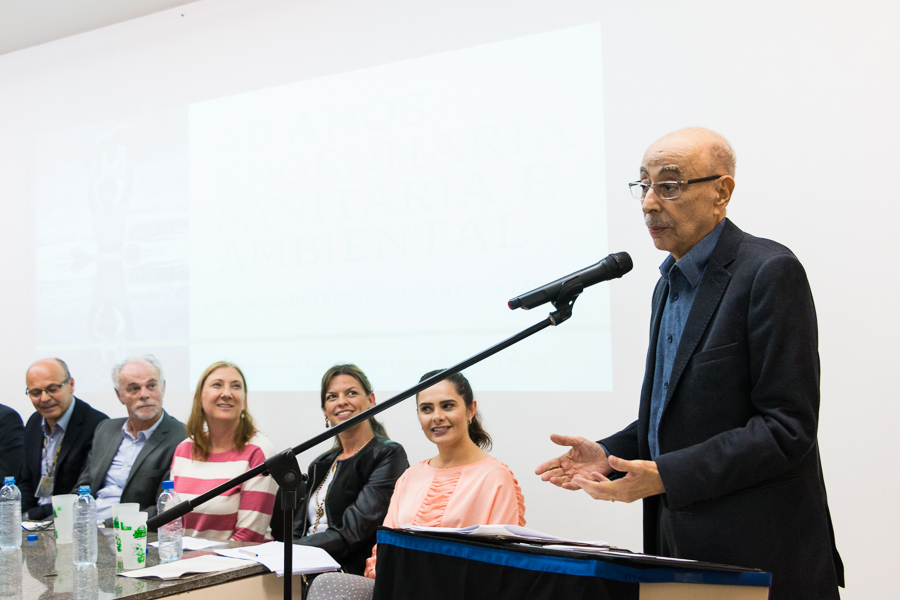 Professor Afonso durante evento comemorativo dos 40 anos do curso de Engenharia Sanitária e Ambiental da UFSC | Foto Henrique Almeida/Agecom/UFSC