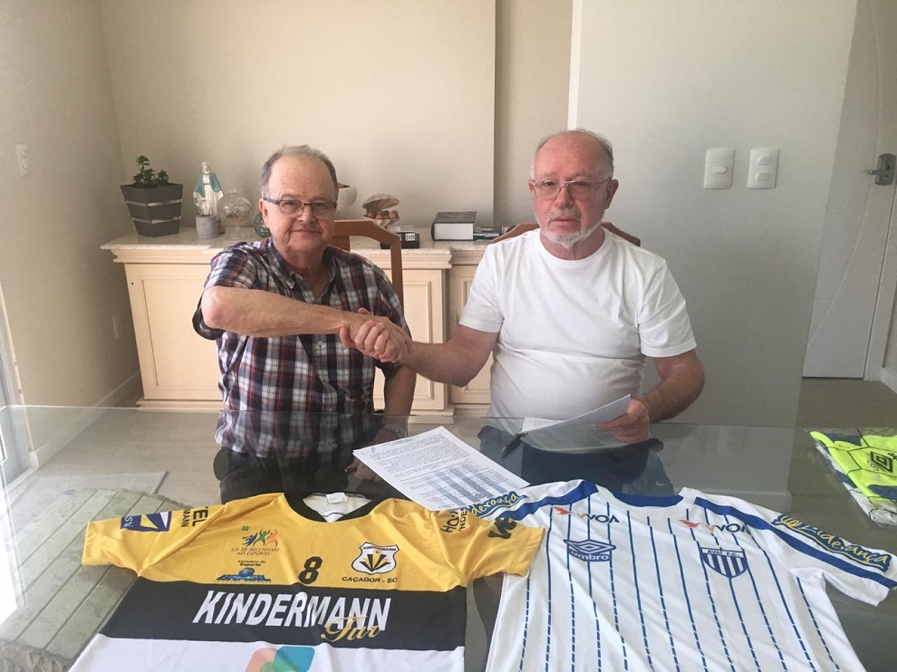 Presidentes Salézio Kindermann (E) e Francisco José Battistotti firmaram parceria | Foto Divulgação/AFC