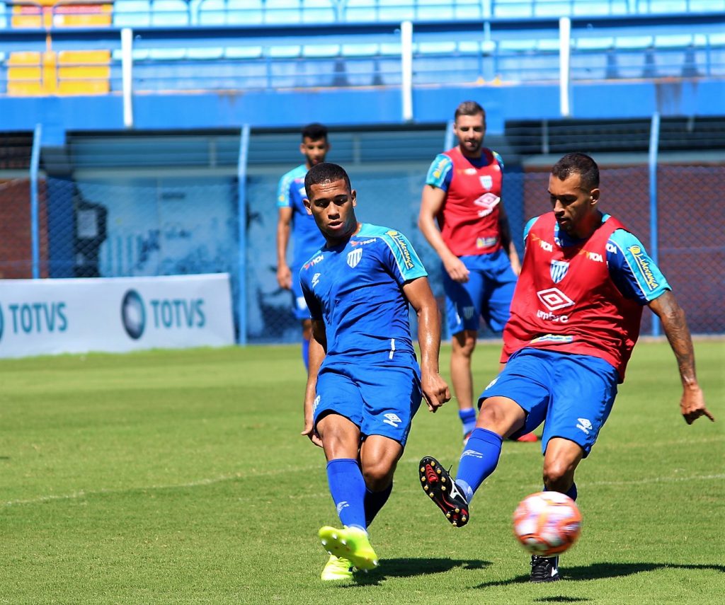 Luan Pereira (E) pode ter chance nesta segunda-feira | Foto André Palma Ribeiro/AFC