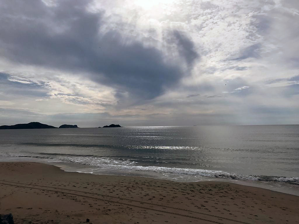 Depois de uma madrugada chuvosa, nebulosidade diminui e céu começa abrir em Balneário Barra do Sul e região | Foto Windson Prado/Rede OCP News