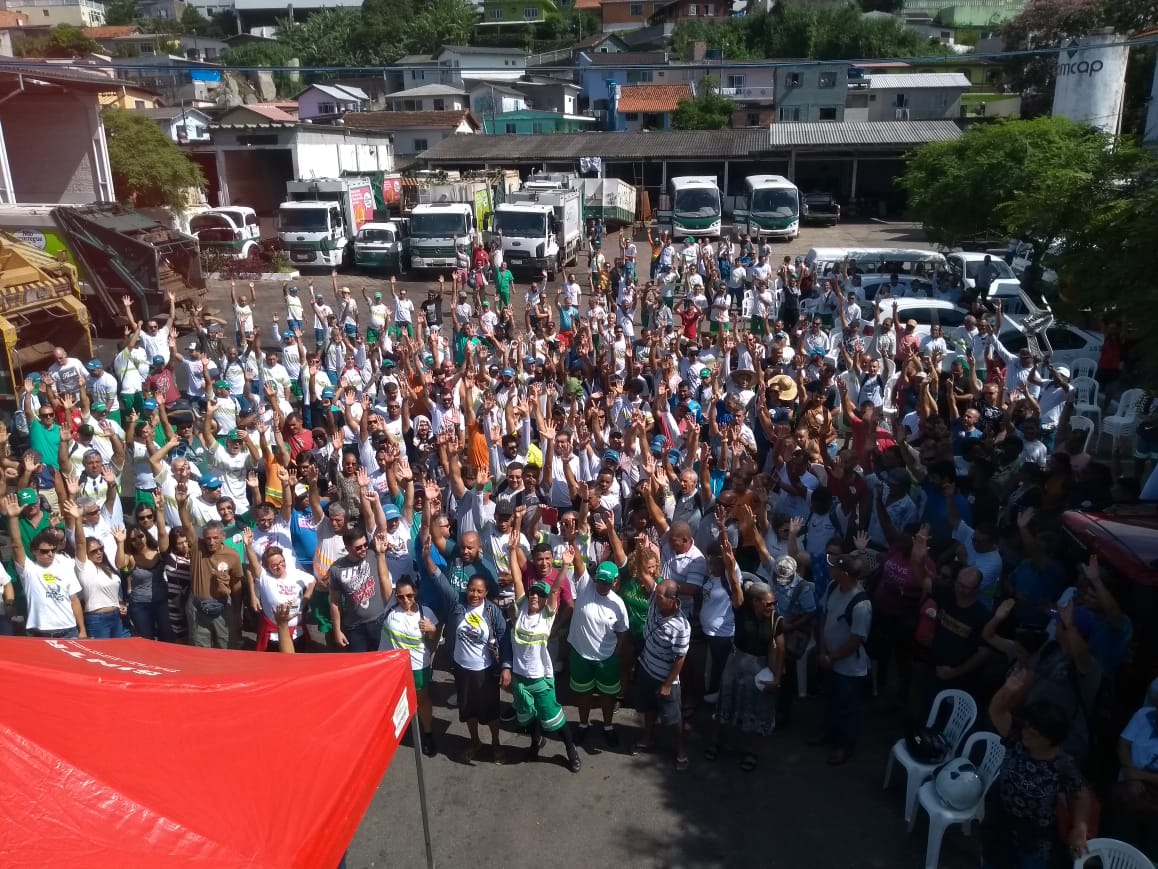 Funcionários decideram pela greve em assembleia na manhã desta terça-feira (26) | Foto Sintrasen/Divulgação