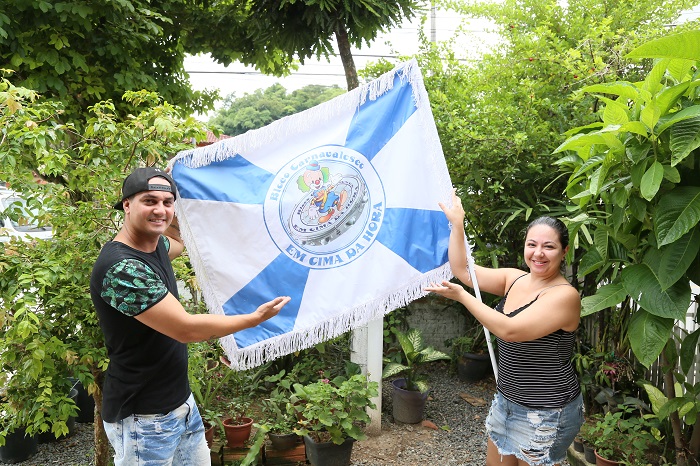 O casal carregou a bandeira do bloco Em cima da hora por três anos consecutivos | Foto Eduardo Montecino/OCP News