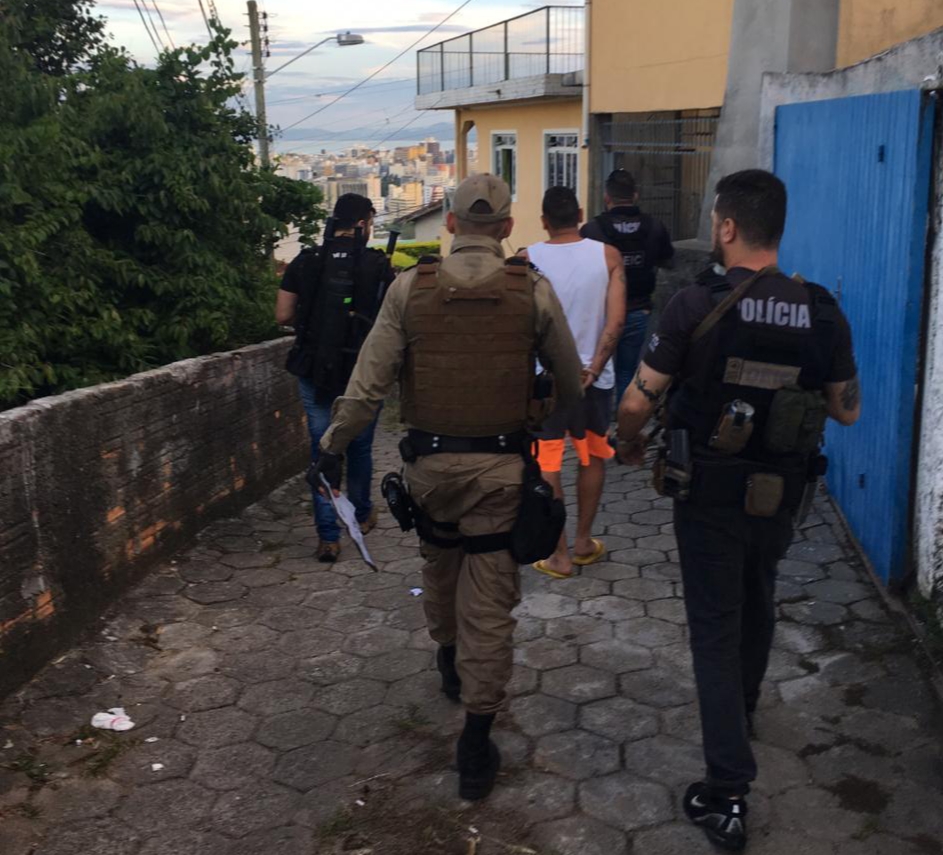 Operação reuniu 300 policiais, 70 viaturas e dois helicópteros no combate ao tráfico de drogas | Foto Divulgação