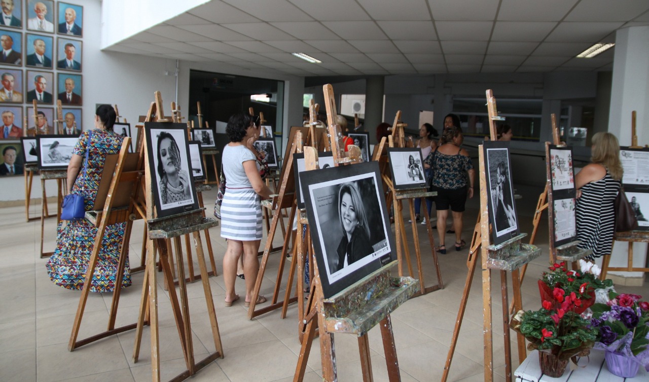 A exposição é itinerante e está no hall de entrada prefeitura de São José | Foto Divulgação