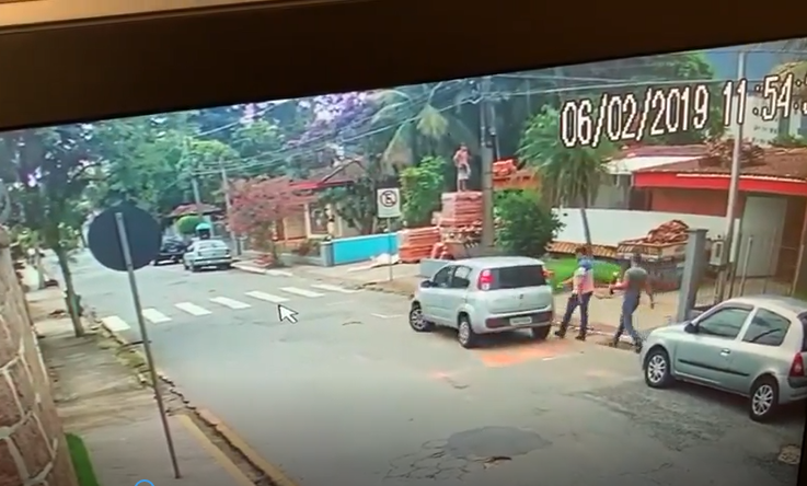 Vídeo mostra os supostos estelionatários entrando em outro veículo | Foto: Reprodução/OCP News