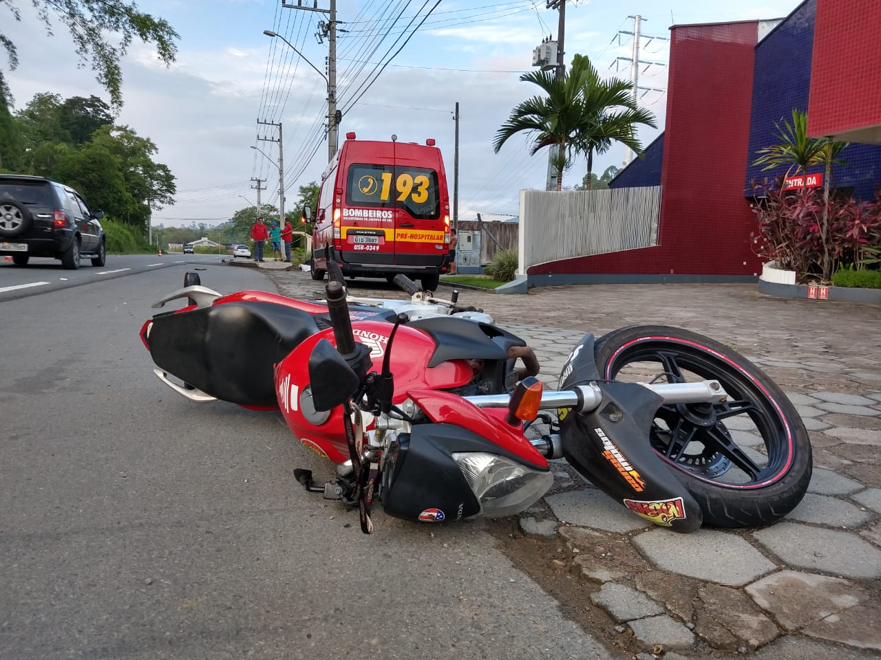 Vítima conduzia uma Honda CB 300R com placa de Jaraguá do Sul | Foto Fabio Junkes/OCP News