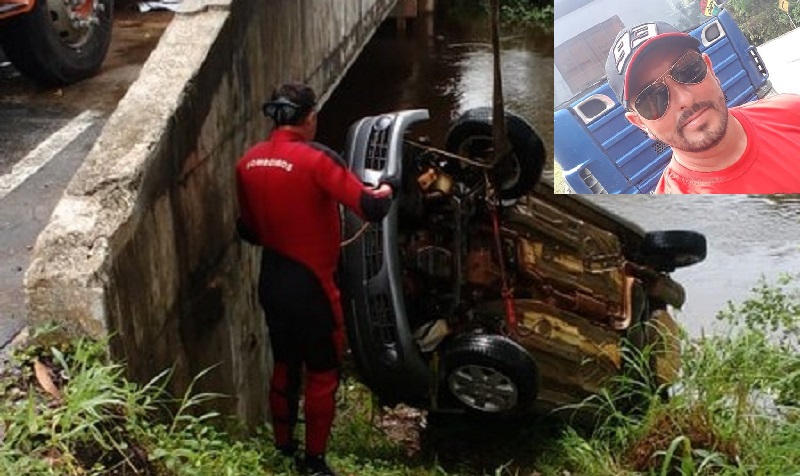 Carro submerso foi retirado da água com apoio de um guincho | Foto Divulgação