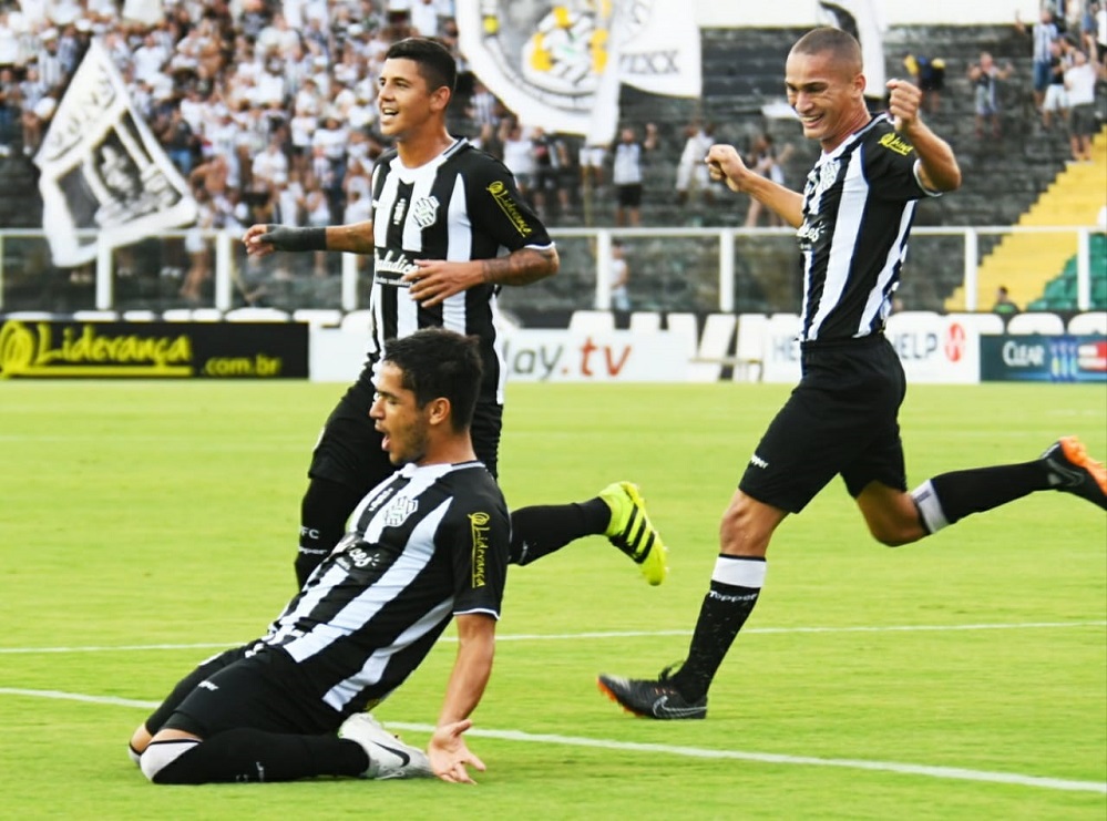 Alípio comemora primeiro gol do Figueirense sobre o Brusque  | Foto Hermes Bezerra/Figueirense FC