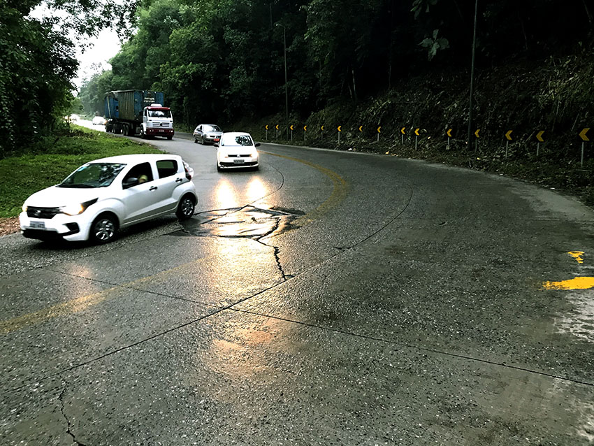 Um dos principais problemas da SC-418, principalmente no trecho da Serra Dona Francisca, é a precariedade do asfalto | Foto Windson Prado Rede OCP/News