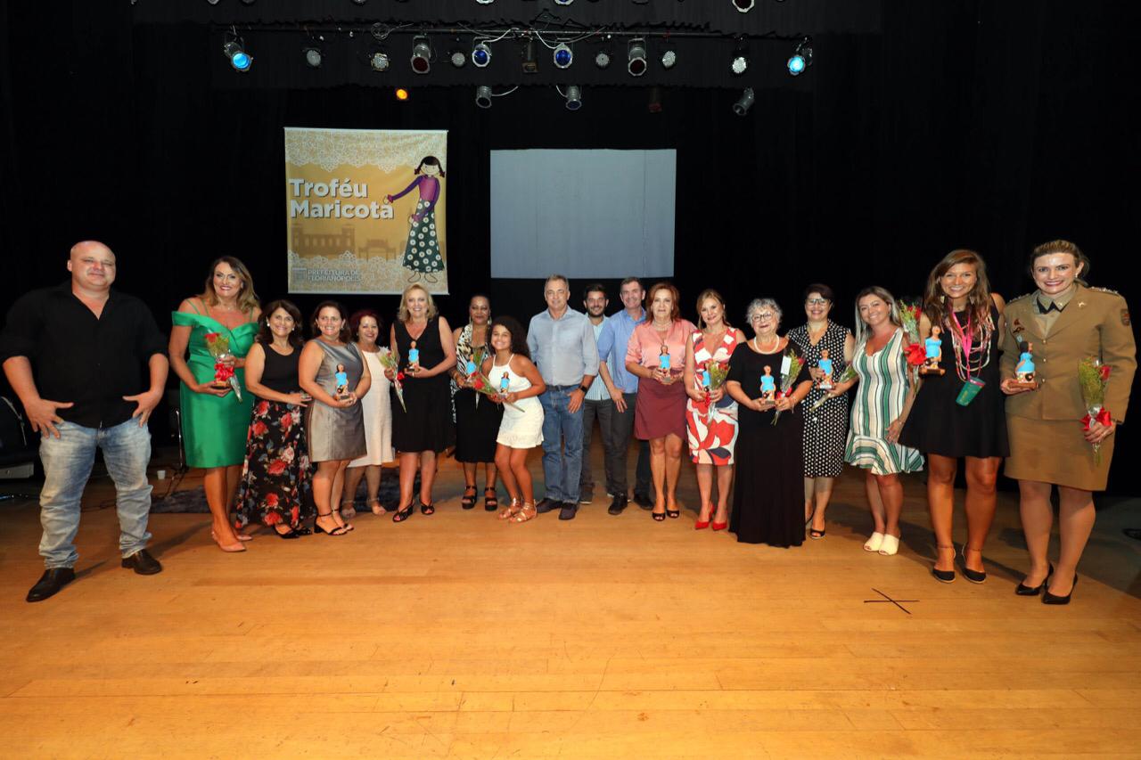 Em noite marcada por homenagens, 11 mulheres, profissionais, foram agraciadas com a 3ª edição do Prêmio Maricota. | Foto Crisriano Andujar/PMF/Divulgação