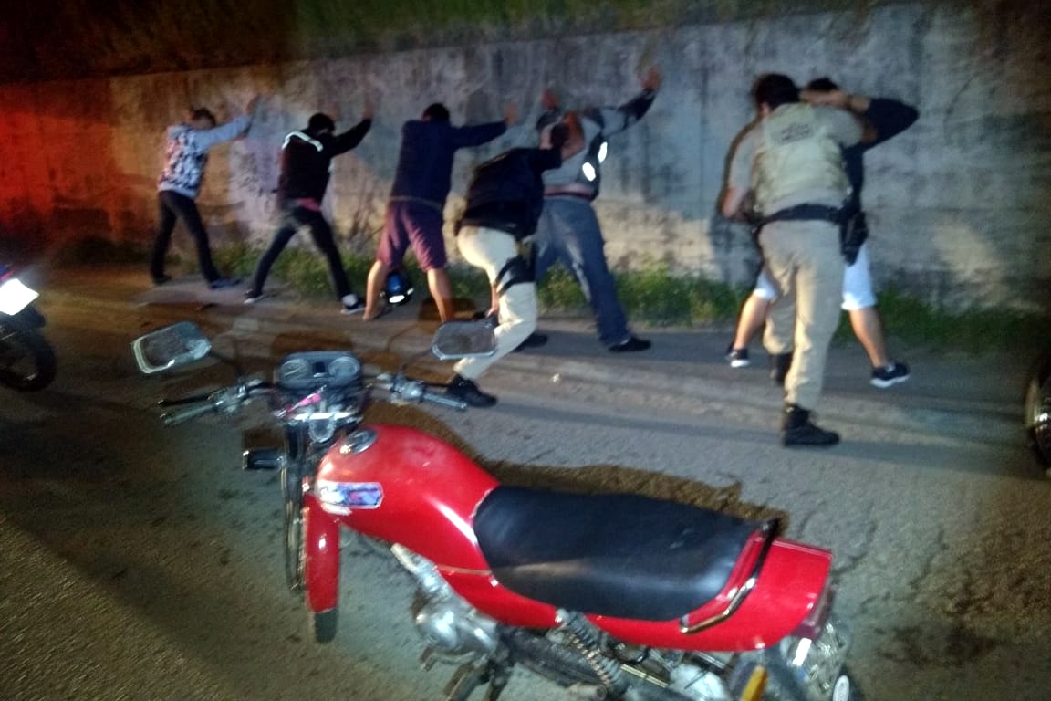 Os agentes da PRF e PM foram ao local e abordaram cinco condutores | Foto Divulgação