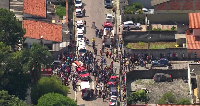 Equipes de resgate, da PM e da Polícia Civil estão no local | Foto: Reprodução/TV Globo