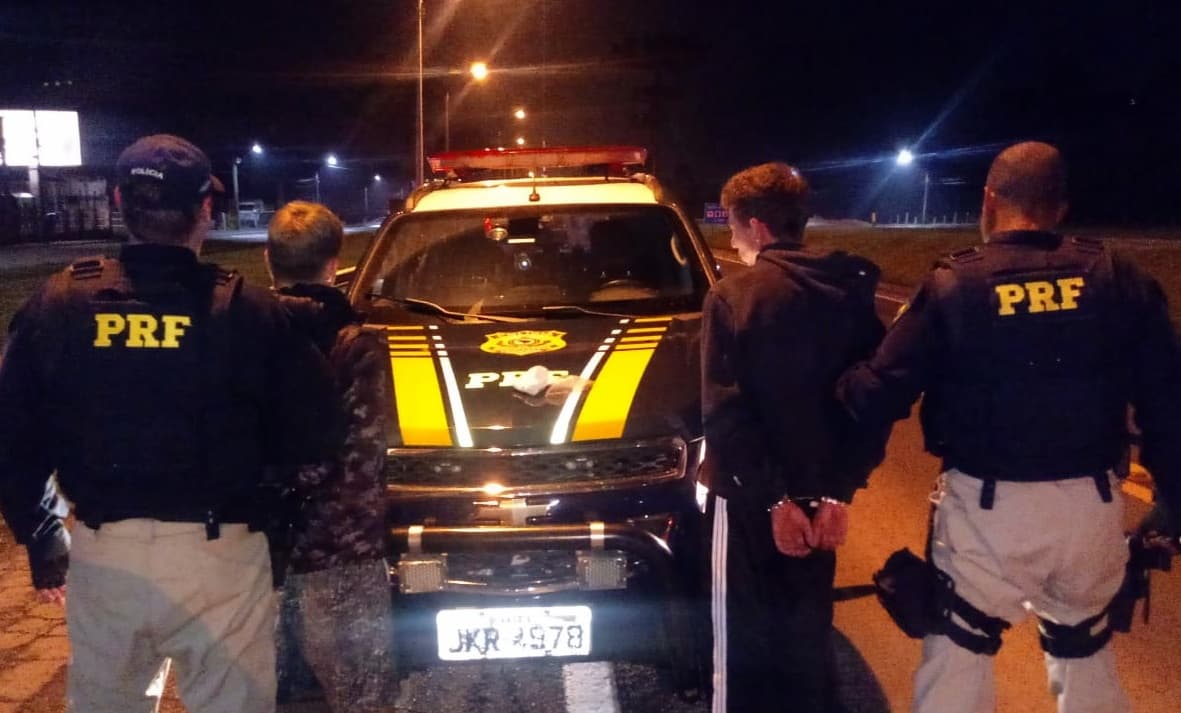 Três pessoas envolvidas foram conduzidas à Delegacia de Polícia 
 | Foto PRF/Divulgação