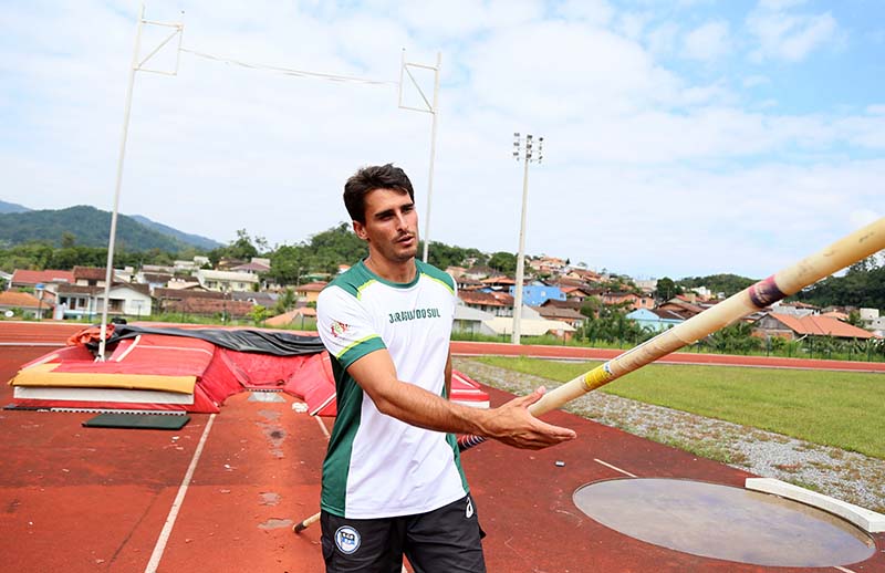 Abel Curtinove é um dos principais nomes do salto com vara no Brasil | Foto: Arquivo OCP News 
